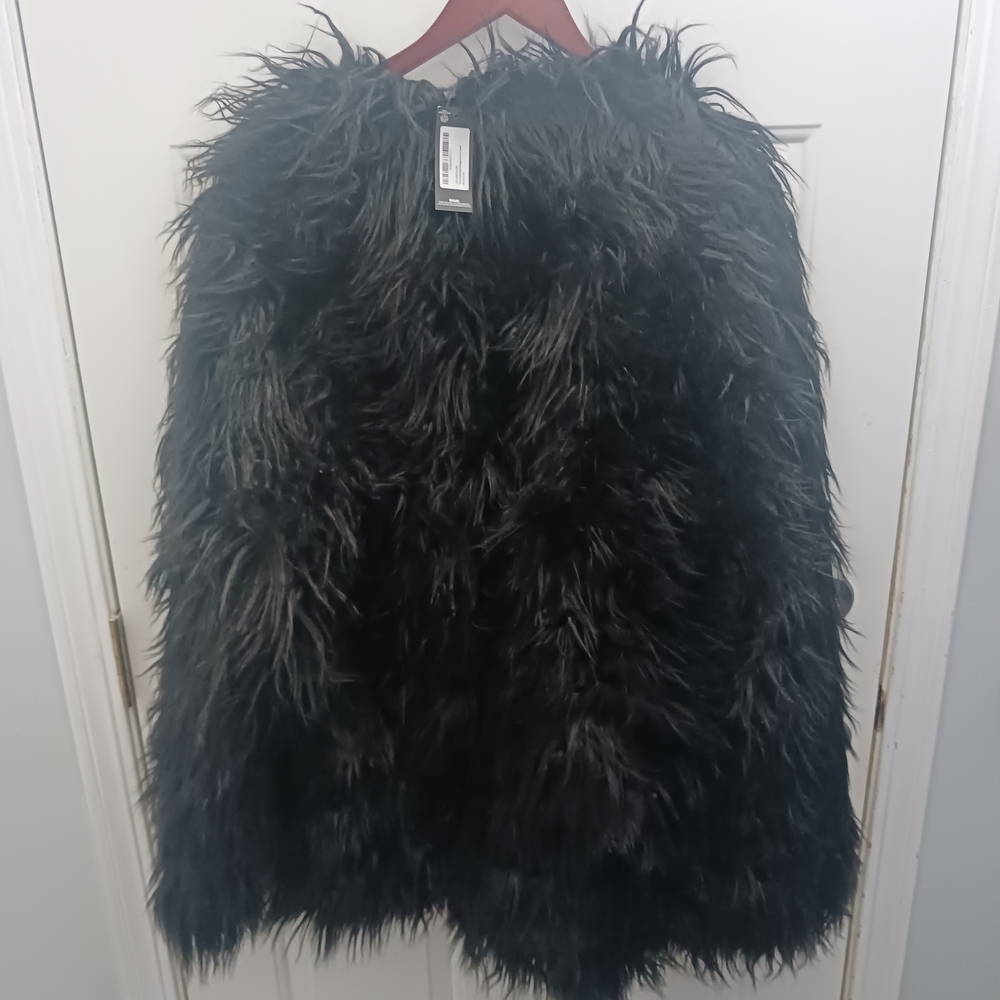 Plus Size PrettyLittleThing Black Faux Fur Coat - Picture 10 of 10